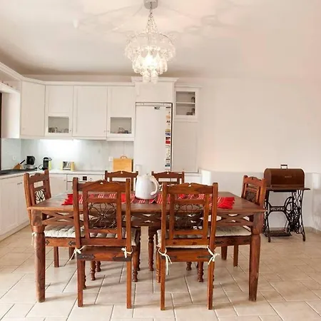 بيت للعطل Eλιά